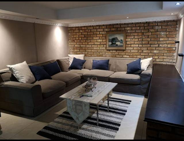 4 BEDROOM HOUSE FOR SALE IN MONTFORD